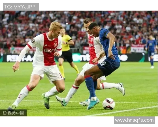 速度足球球星闪耀绿茵引领激情赛场风暴